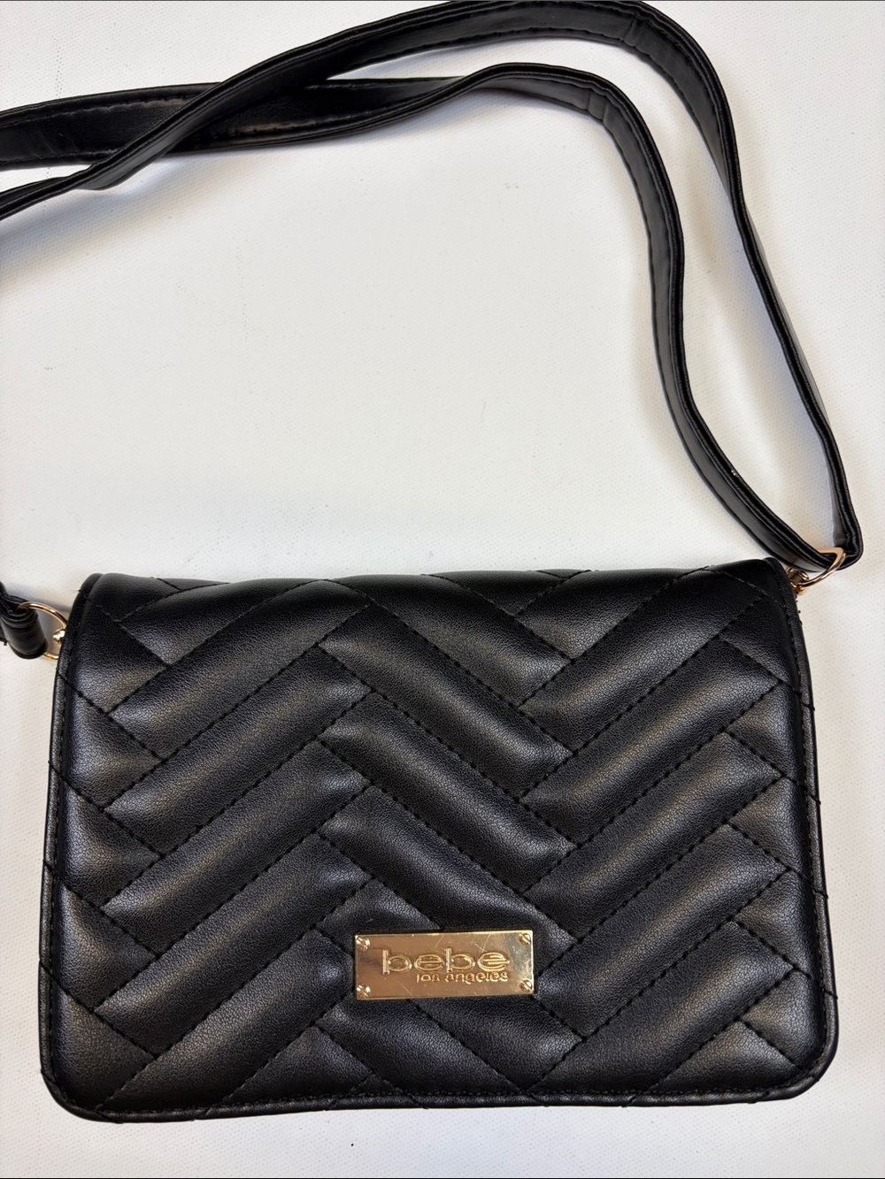 BEBE LOS ANGELES BLACK FAUX LEATHER QUILTED CROSSBODY PURSE GOLD HARDWARE